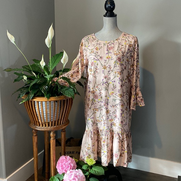 Garden Party, Wedding.  This little number has you covered - Picture 1 of 8